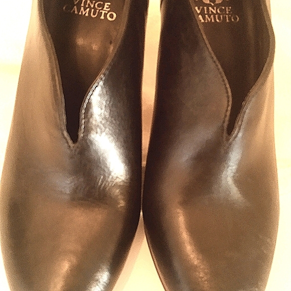 🌟 VINCE CAMUTO Women's Heels Size 9M Zip up heel~EUC - Picture 2 of 8